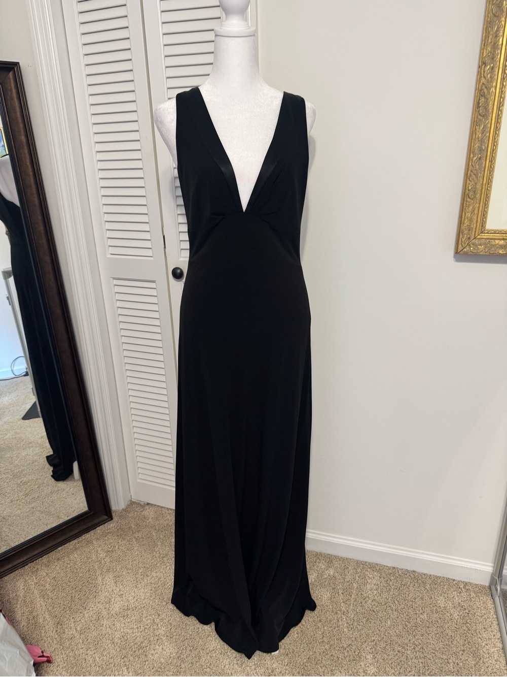 Laundry By Shelli Segal Black Plunging V-Neck Maxi Gown